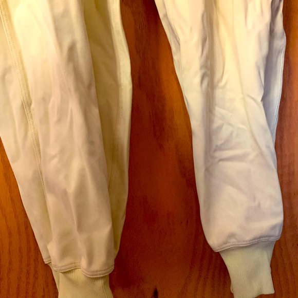 Lululemon size 8 yellow cuffed pants, never worn! - Picture 6 of 7